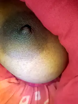 Snapshot of AFRUJA95 chatting on January 18, 2026, 10:35 pm AFRUJA95 online show from January 18, 2026, 10:35 pm