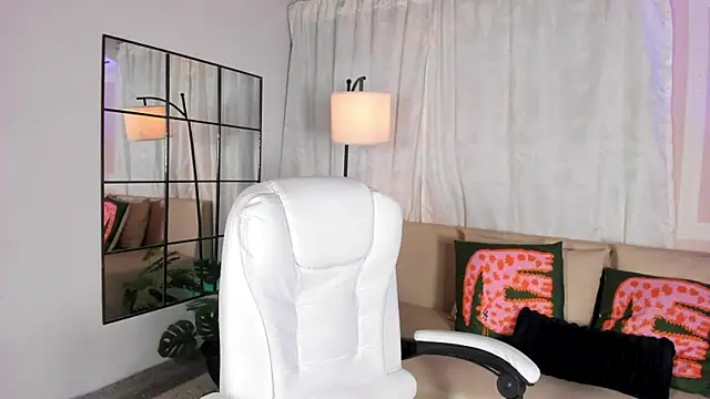 Snapshot of liaamoon_ chatting on June 17, 2026, 12:18 pm liaamoon online show from June 17, 2026, 12:18 pm