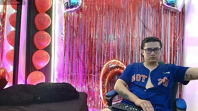 Danner Alaia online show from February 13, 2026, 8:49 pm