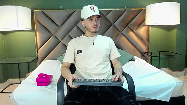 Salvattore Muller online show from February 17, 2026, 10:16 pm