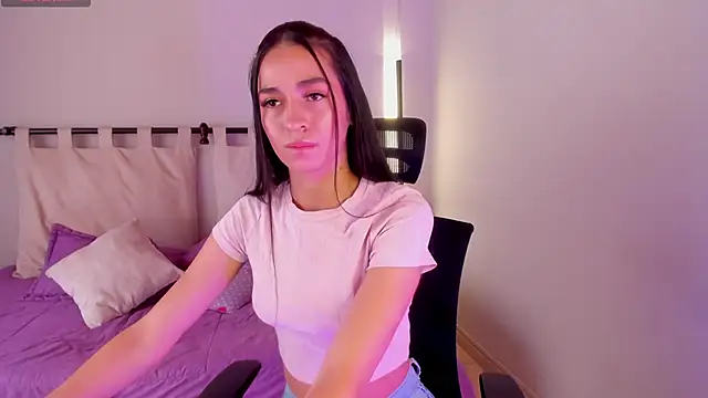 Snapshot of ella__olmos chatting on February 28, 2026, 1:56 pm ella olmos online show from February 28, 2026, 1:56 pm