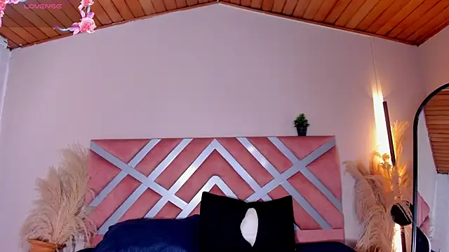 ella  olmos online show from July 6, 2026, 2:14 pm
