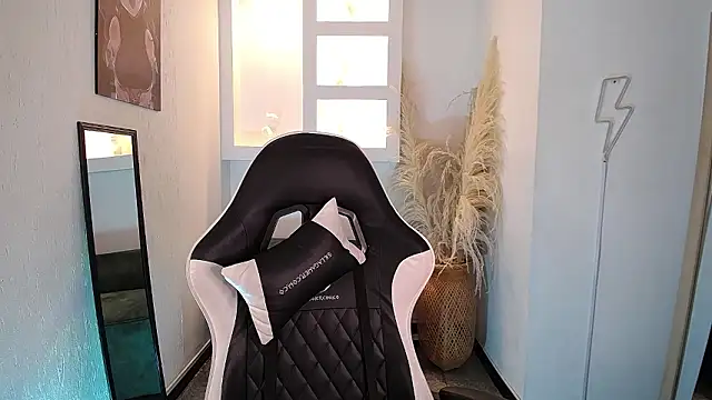 melodyy as online show from March 21, 2026, 12:54 pm