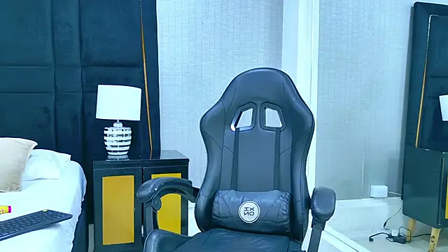 AshleyGingerr online show from February 25, 2026, 9:13 pm