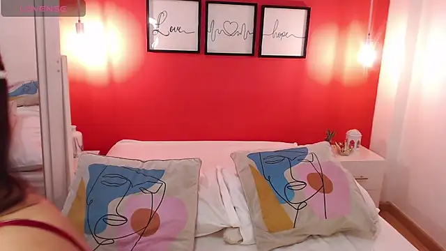 MaddyOwens 5 online show from April 17, 2026, 12:41 pm