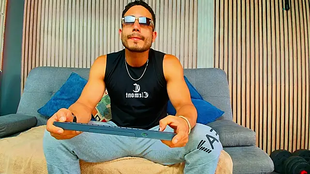 Vans Ross online show from March 27, 2026, 7:02 pm