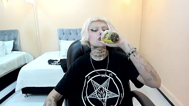 Bela Craxkerr online show from March 28, 2026, 7:24 pm