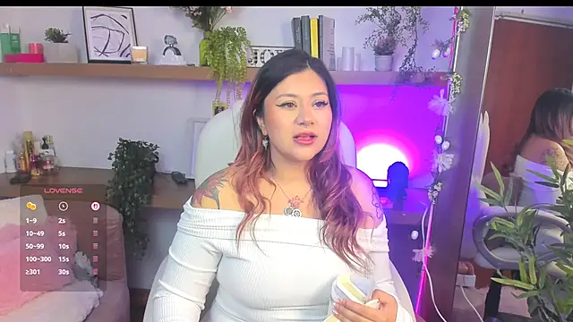 Snapshot of _Lorraine_v chatting on April 13, 2026, 2:55 pm Lorraine v online show from April 13, 2026, 2:55 pm