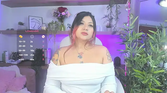 Snapshot of _Lorraine_v chatting on May 5, 2026, 9:01 pm Lorraine v online show from May 5, 2026, 9:01 pm