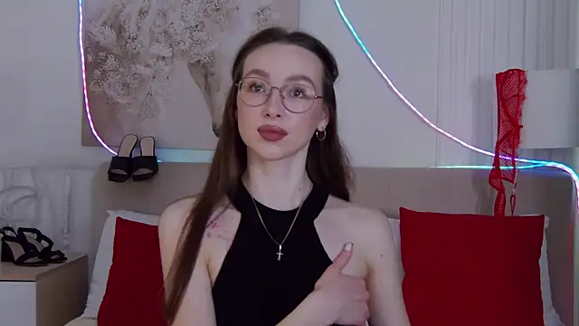Snapshot of Emily_Simon chatting on April 28, 2026, 5:34 am Emily Simon online show from April 28, 2026, 5:34 am