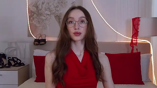 Snapshot of Emily_Simon chatting on May 3, 2026, 5:24 am Emily Simon online show from May 3, 2026, 5:24 am