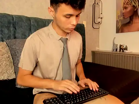 Snapshot of Alhan_Twink chatting on May 15, 2026, 5:03 am Alhan Twink online show from May 15, 2026, 5:03 am