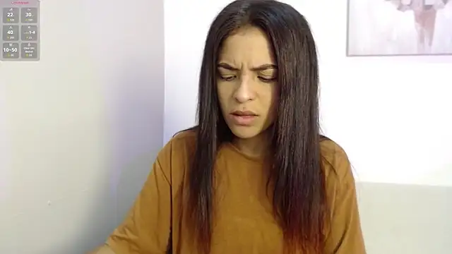 chloe peach  online show from February 10, 2026, 12:42 pm