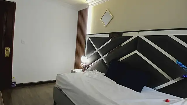 Snapshot of Ambarross_ chatting on February 5, 2026, 1:16 pm Ambarross online show from February 5, 2026, 1:16 pm