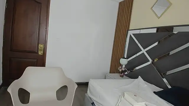 Snapshot of Ambarross_ chatting on February 10, 2026, 1:04 pm Ambarross online show from February 10, 2026, 1:04 pm