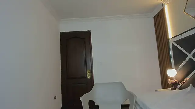 Snapshot of Ambarross_ chatting on February 13, 2026, 2:02 pm Ambarross online show from February 13, 2026, 2:02 pm