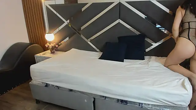 Ambarross  online show from March 5, 2026, 1:07 pm