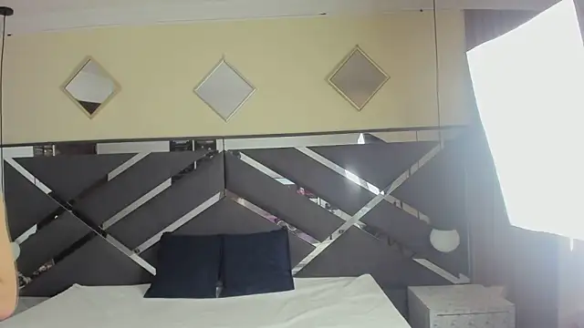 Ambarross  online show from March 25, 2026, 1:28 pm