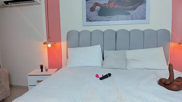 EmmaBoyd online show from February 27, 2026, 12:05 pm