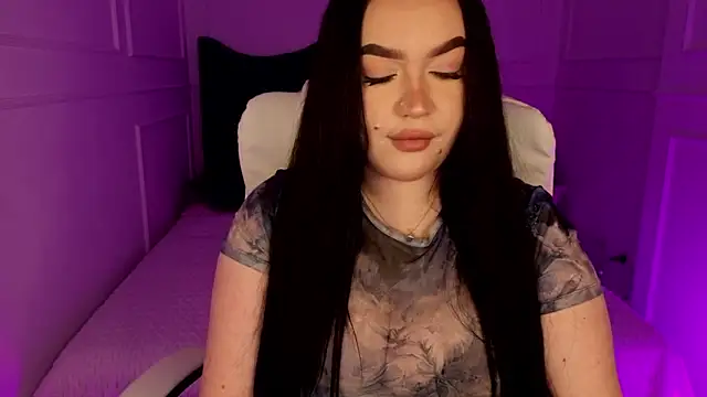 tinafox  online show from April 9, 2026, 7:14 am