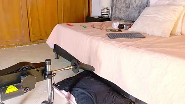 samirths boy  online show from April 16, 2026, 7:14 pm