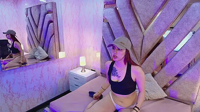 Snapshot of elodie_rouge chatting on January 17, 2026, 12:10 pm elodie rouge online show from January 17, 2026, 12:10 pm