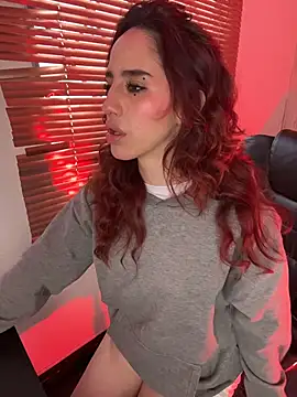 Snapshot of elodie_rouge chatting on February 23, 2026, 1:19 pm elodie rouge online show from February 23, 2026, 1:19 pm