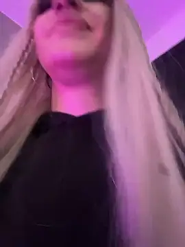 elodie rouge online show from April 15, 2026, 7:32 pm