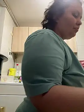 Snapshot of RavenEllieUniverse chatting on February 11, 2026, 2:49 am RavenEllieUniverse online show from February 11, 2026, 2:49 am