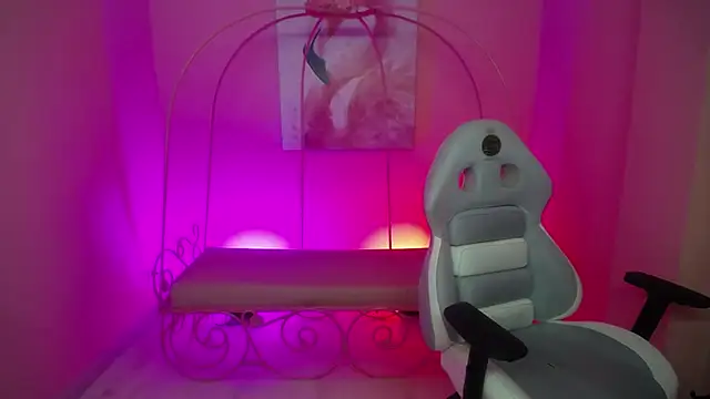 Snapshot of Ashley_benson_x chatting on February 2, 2026, 8:18 pm Ashley benson x online show from February 2, 2026, 8:18 pm