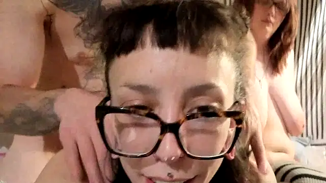 xxEMMxxx online show from May 3, 2026, 11:27 am