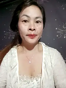 Snapshot of Bling_sexy chatting on January 17, 2026, 12:26 am Bling sexy online show from January 17, 2026, 12:26 am