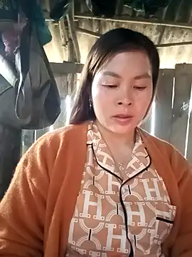 Snapshot of Bling_sexy chatting on February 3, 2026, 4:21 am Bling sexy online show from February 3, 2026, 4:21 am