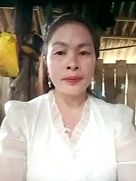 Snapshot of Bling_sexy chatting on February 15, 2026, 5:04 am Bling sexy online show from February 15, 2026, 5:04 am