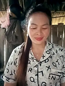 Snapshot of Bling_sexy chatting on February 18, 2026, 1:23 am Bling sexy online show from February 18, 2026, 1:23 am