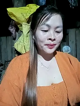 Snapshot of Bling_sexy chatting on February 19, 2026, 1:40 pm Bling sexy online show from February 19, 2026, 1:40 pm