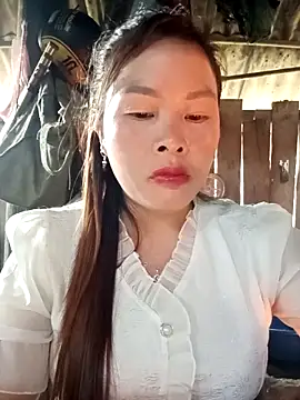 Snapshot of Bling_sexy chatting on February 27, 2026, 4:56 am Bling sexy online show from February 27, 2026, 4:56 am