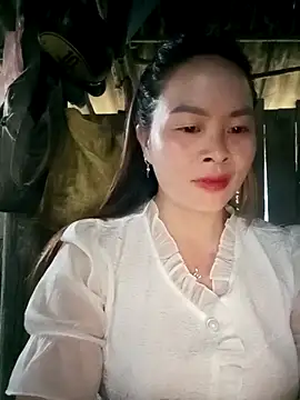 Snapshot of Bling_sexy chatting on February 28, 2026, 12:44 am Bling sexy online show from February 28, 2026, 12:44 am