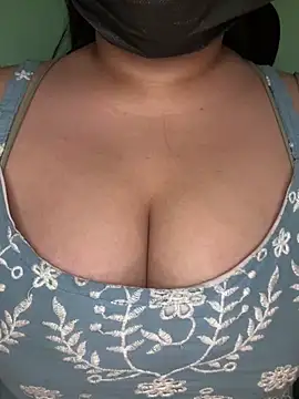 Snapshot of Praachiiii chatting on March 1, 2026, 5:48 pm Praachiiii online show from March 1, 2026, 5:48 pm