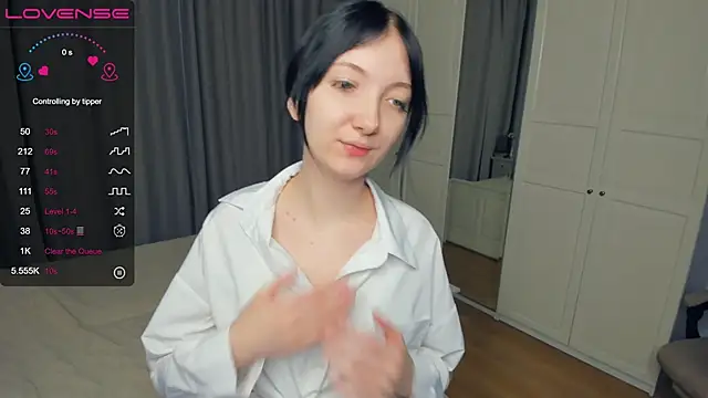 Snapshot of RoxanneComisky chatting on February 1, 2026, 7:07 am RoxanneComisky online show from February 1, 2026, 7:07 am