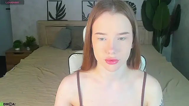 Nicole Vasquez online show from April 7, 2026, 1:06 am