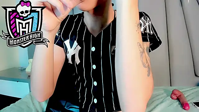 Miss-Saraii online show from April 7, 2026, 2:39 pm