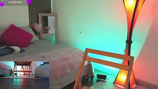 fransheskarossi online show from April 13, 2026, 11:48 am