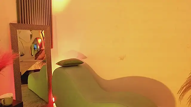 Snapshot of fransheskarossi chatting on June 18, 2026, 11:47 am fransheskarossi online show from June 18, 2026, 11:47 am