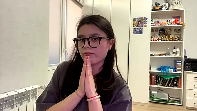 Snapshot of SaintMari chatting on May 3, 2026, 2:23 pm SaintMari online show from May 3, 2026, 2:23 pm