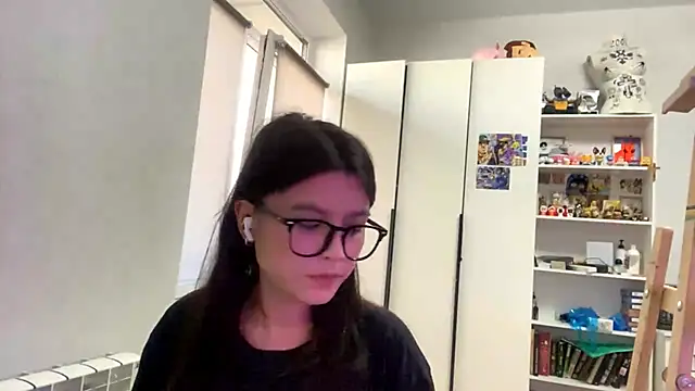 Snapshot of SaintMari chatting on May 6, 2026, 12:21 pm SaintMari online show from May 6, 2026, 12:21 pm