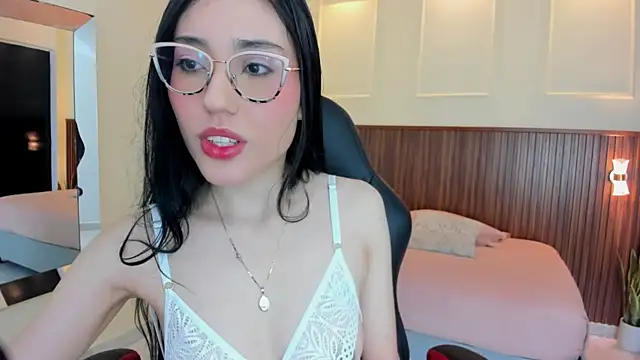 MARIE TAPNER online show from April 17, 2026, 12:30 pm