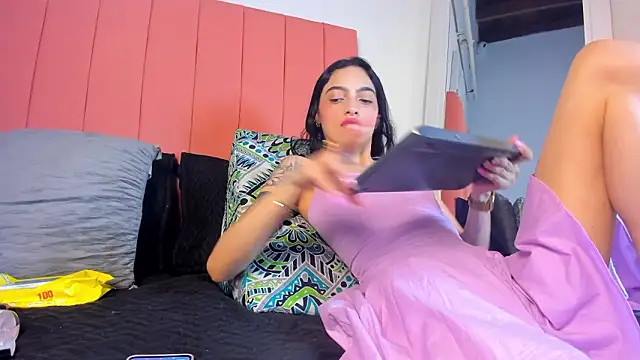 rose thompson19 online show from February 14, 2026, 7:10 pm