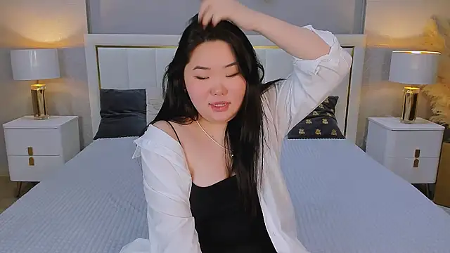 YUMI G online show from February 12, 2026, 8:59 pm