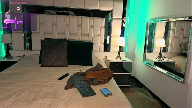 AmaliaMartinez77 online show from April 5, 2026, 2:36 pm